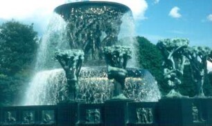 Oslo. Vigeland-Park. Fontäne mit Lebensbäumen