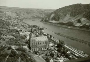 Oberwesel, Blick auf die Stadt mit Liebfrauenkirche und den Rhein von der Schönburg