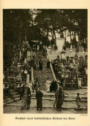 Kirchhof eines buddhistischen Klosters bei Kioto