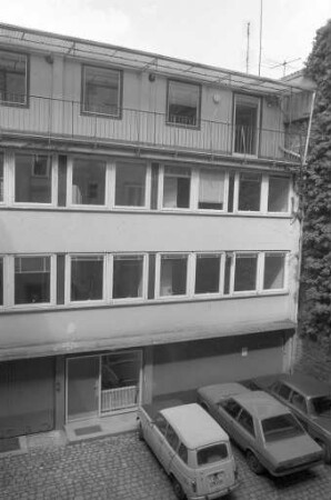Einrichtung eines Übergangswohnheims für Spätaussiedler und Vietnam-Flüchtlinge in den Gebäuden Kriegsstraße 124 - 126