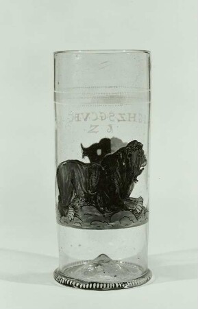 Deckelhumpen mit Darstellung eines Löwen (ohne Deckel). Sachsen, 1621. Glas (hellgrünlich, blasig), Emailmalerei; Höhe mit Deckel 19,2 cm. Dresden: Kunstgewerbemuseum 46471 (Haase, 1988, Kat. Nr. 18)