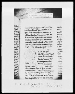 Augustinus, Enarrationes in Psalmos 51-100 — Initiale Q (uam), Folio 121 recto