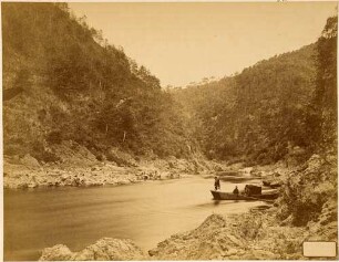 Boot auf dem Hozu-Fluss