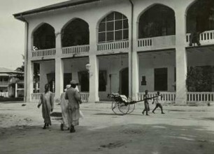 Wohnhaus, Dar es Salaam : Tanganyika Territory (heute: Tansania). Dar es Salaam, europäisches Wohnhaus, at the corner of Samora Avenue and Mosque Street