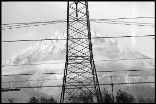 Hohe Munde: Hohe Munde, Mast davor