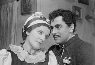 Szenenbilder aus der Oper "Jenufa" von Leos Janácek an der Deutschen Staatsoper Berlin, mit Christel Goltz und Erich Witte in den Hauptrollen : Szene mit Christel Goltz als Jenufa und Erich Witte als Steva