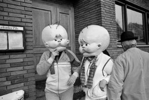 Karnevalisten in Stukenbrock, eine der Karnevalshochburgen in OWL. 02.1985