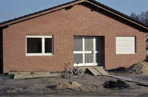 Frontfassade eines Bungalows