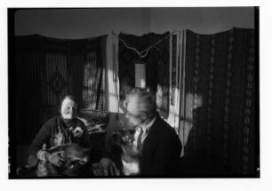Hans und Etha Richter in ihrer Wohnung in Ankara