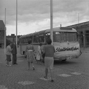 Stadtrundfahrten des Karlsruher Verkehrsvereins für die Touristen in Karlsruhe.