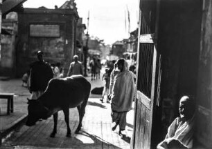 Am Tempel in Kalighat (Deutsche Indien-Expedition 1926/1929 - 5. Südindien)