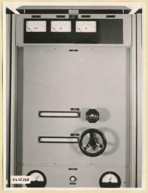 10 kW Fernsehsender Nr. 507, Schrank T3 oben, Frontansicht geschlossen, Foto 1954