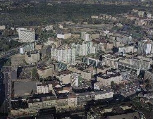 Luftaufnahme, Blick von Westen auf das Hotel Intercontinental (ehem. Hilton). Berlin-Tiergarten, Budapester Straße, Kurfürstenstraße