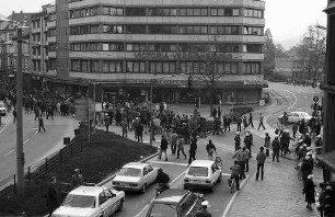 Freiburg im Breisgau: Demo gegen die Räumung des Schwarzwaldhofes