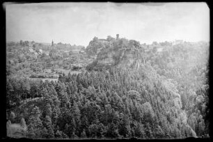 Hohnstein. Stadtteilansicht mit Blick zur Burg Hohnstein vom Hockstein aus gesehen