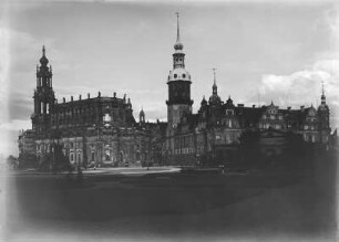 Dresden, Residenzschloss : Dresden-Altstadt. Blick vom Theaterplatz gegen Hofkirche und Schloss