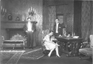 Der Herr seines Herzens. Schauspiel in drei Akten von Paul Raynal (deutsch von Stephan Hock). Staatsschauspiel Dresden, Dresdner Erstaufführung 08.09.1927 : Szene mit Adolf Wohlbrück als Henry, Alice Verden als Aline und Felix Steinböck als Simon