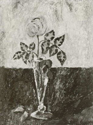 Blume in schlanker Vase