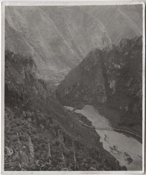 Machu Picchu. "Heiliges Tal der Inka" mit Urubamba-Fluss