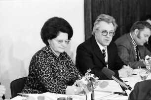 Freiburg: Hotel Stadt Freiburg; Pressekonferenz betr. Atomkraftwerk Wyhl; Wirtschaftsminister Eberle und Sozialministerin Frau Griesinger
