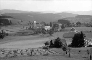 Saig: Blick auf Saig mit Feldbergmassiv im Hintergrund