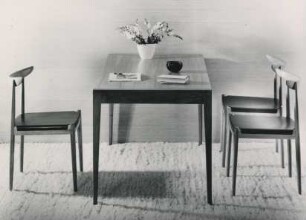 Stuhl "Mod. 3023 a" und Esstisch "Mod. 2104 a" von Helmut Magg und Zwirner