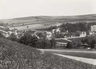 Ortsteilansicht mit Industriebauten