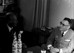 Freiburg: Rathaus, Antrittsbesuch des französischen General Roux bei Oberbürgermeister Keidel