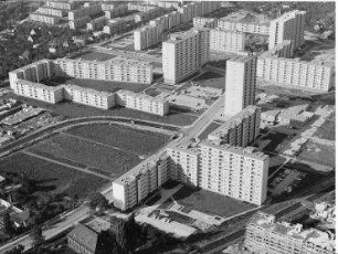 Luftaufnahme. Blick von Süd-Osten auf die John-Locke-Siedlung. Berlin-Lichtenrade, John-Locke-Straße