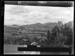 Alpenlandschaft mit Burg