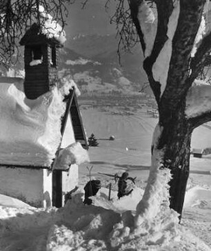 Gebirgskapelle im Schnee