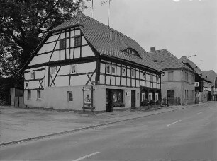 Wohnhaus mit Ladeneinbau