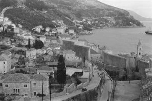 Dubrovnik : Blick auf die Stadt Dubrovnik und ihre mittelalterlichen Stadtmauern.