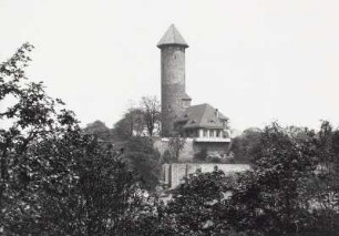 Auerbach, Bergfrit : Auerbach. Ansicht des Herrenhauses mit dem Bergfrit der ehemaligen Burg