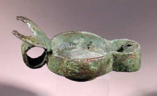 Offene Lampe mit Lunula am Griff