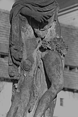 Röhrsdorf, Schloss, Bacchus vor der Orangerie, Detail