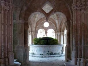 Real Monasterio de Santes Creus — Großer Kreuzgang — Brunnenhaus