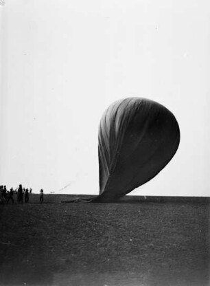 Eine Fahrt im Luftballon : Deutschland. Eine Fahrt im Luftballon. Landung. Der Ballon berührt die Erde