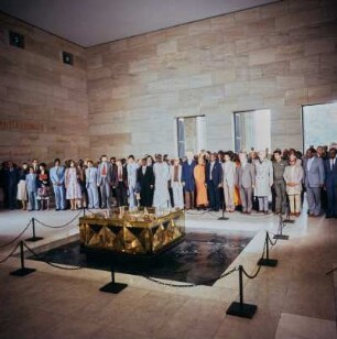Mahnmal für die Opfer des Faschismus und Militarismus, Neue Wache, Unter den Linden, Berlin