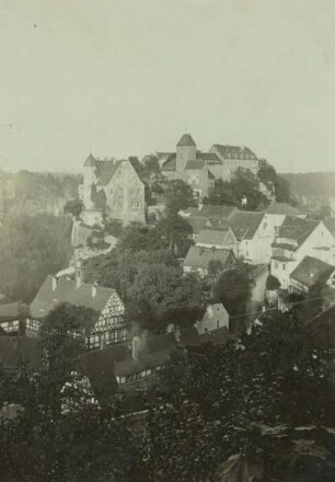 Hohnstein. Ortsteilansicht mit Burg Hohnstein