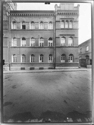 Meuselwitz, Rathausstraße 1. Rathaus (1874). Straßenfront (Teilansicht)