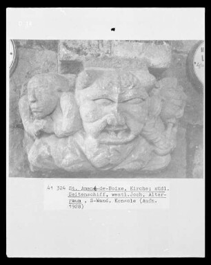 Konsole mit knienden Figuren und Dämon