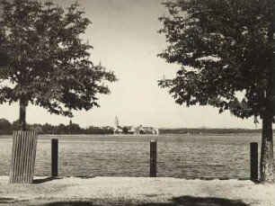 Blick auf Friedrichshafen am Bodensee : Bodensee. Blick auf Friedrichshafen