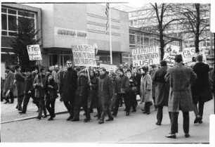 Kleinbildnegativ: Vietnam-Demonstration, 1966