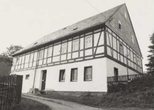 Markersbach, Gehöft : Markersbach (Kreis Schwarzenberg), Gehöft, ehemaliges Wohnstallhaus, Obere Dorfstraße 23, Trauf-und Giebelseite