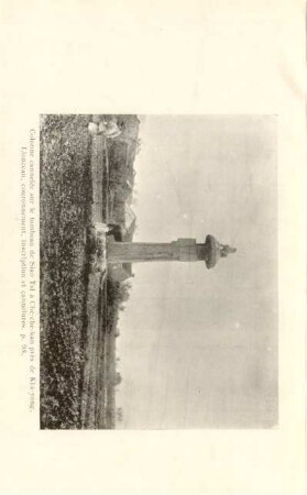 Colonne cannelée sur le tombeau de Siao Tsi à Che-che-kan près de Kiu-yong ...