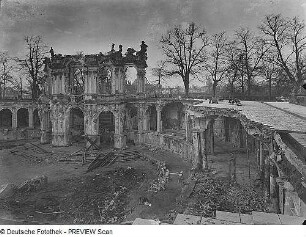 Dresden. Zwinger. Ruine des Wallpavillons und der nördlichen Bogengalerie