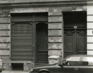 Görlitz, Brautwiesenstraße 24. Wohnhaus mit Läden (um 1898). Laden und Haustür