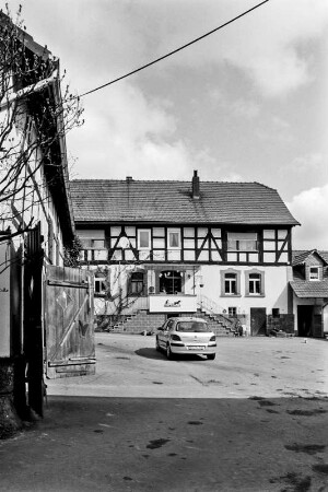 Hofanlage (Hakenhof, Fachwerk); Gemünden, Dorfstraße 2