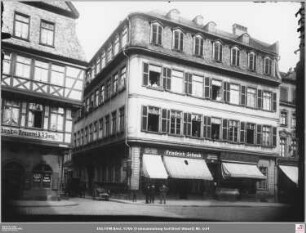Fahrgasse 20 (angeschnitten), Predigergasse und Fahrgasse 18 ("Zum Falken") von Westen